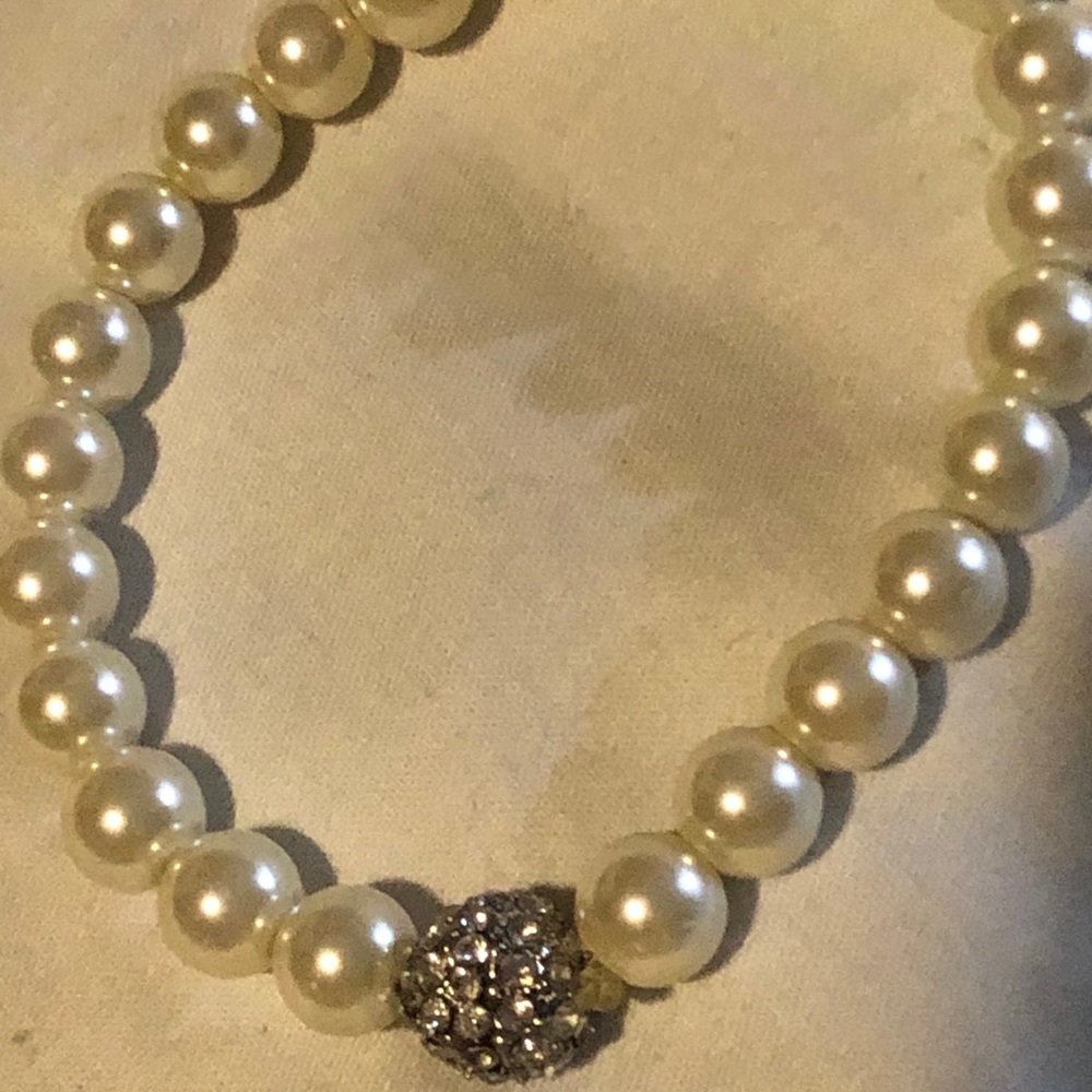 Pearl bracelet with CZ stones